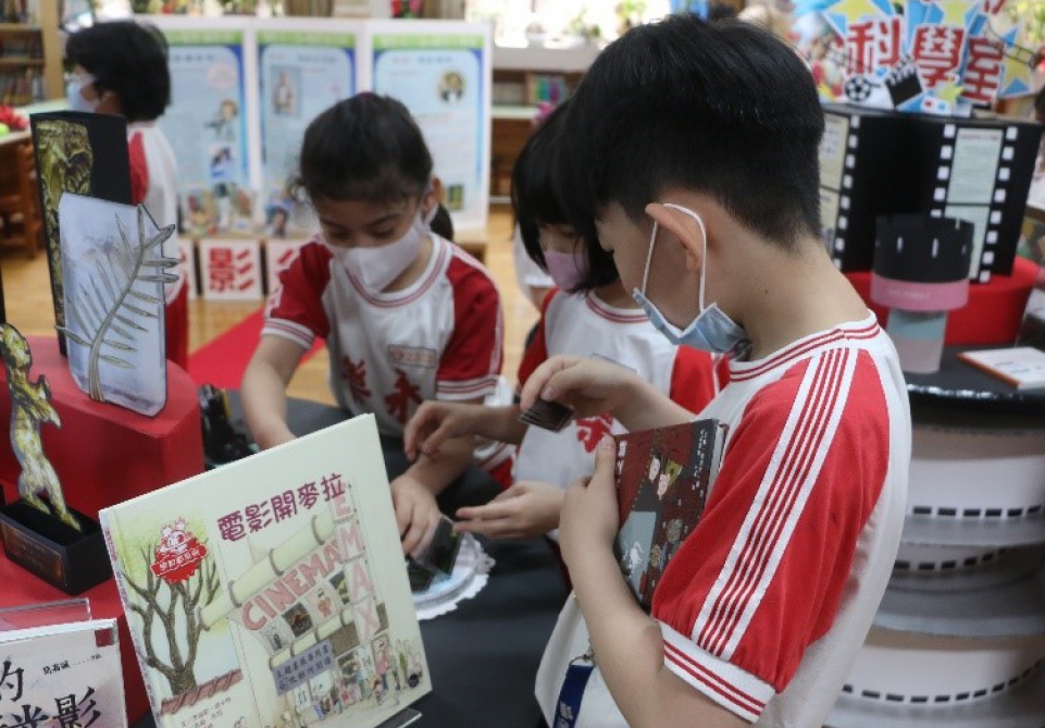 辦一場好玩的主題書展~以「電影開麥拉」為例-圖片